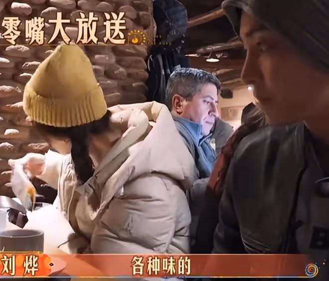 周雨彤直播回應近期爭議上熱搜，評論區直接淪陷，杜華的話應驗了