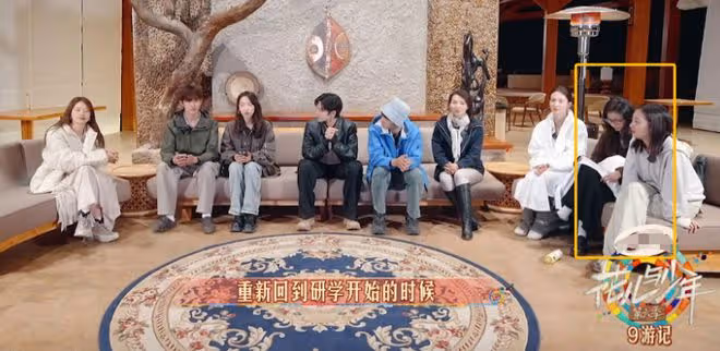 周雨彤直播回應近期爭議上熱搜，評論區直接淪陷，杜華的話應驗了