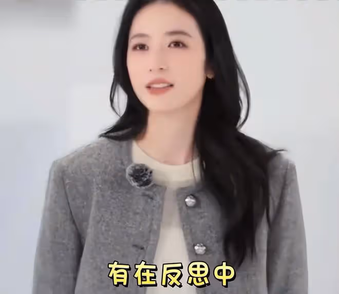周雨彤直播回應近期爭議上熱搜，評論區直接淪陷，杜華的話應驗了