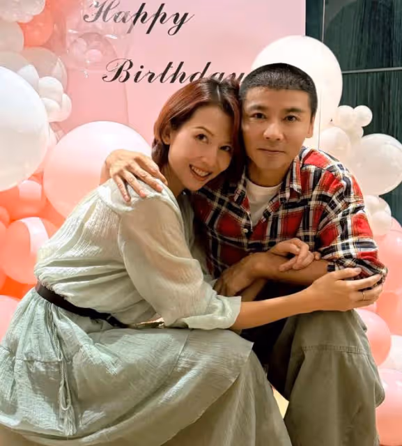 蔡少芬曬與張晉貼臉合照,老兩口夫妻相超絕,娘娘蓋章越長越像