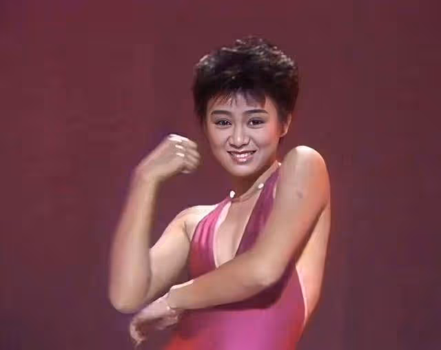 郭富城初戀女友風韻猶存,離婚後當單親媽媽,女兒參加選美比賽