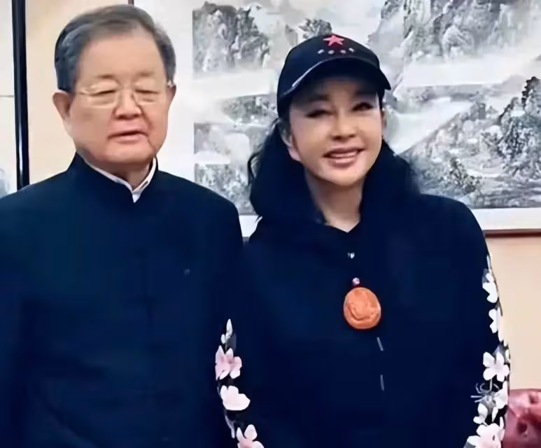劉曉慶羨慕法國人78歲還談戀愛,談戀愛從不花男人的錢,被吐槽傻