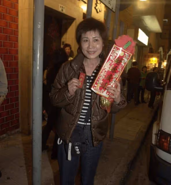 一路走好！TVB前女星李麗麗逝世！成龍發文悼念！以姐弟相稱！