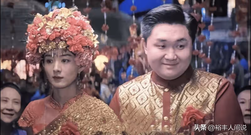 張百喬小雪婚禮太有面!於正坐頭排,因與郭艾倫十指相扣遭調侃