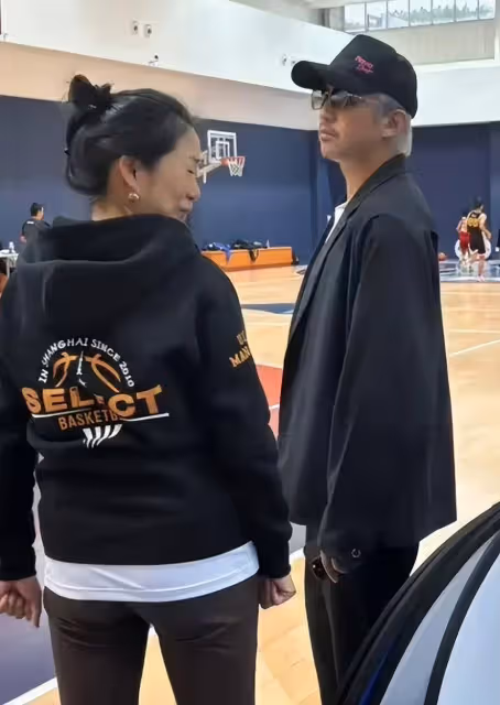 鄧超斷崖式衰老驚呆眾人!45歲的人像60歲,頭髮鬍子全白判若兩人