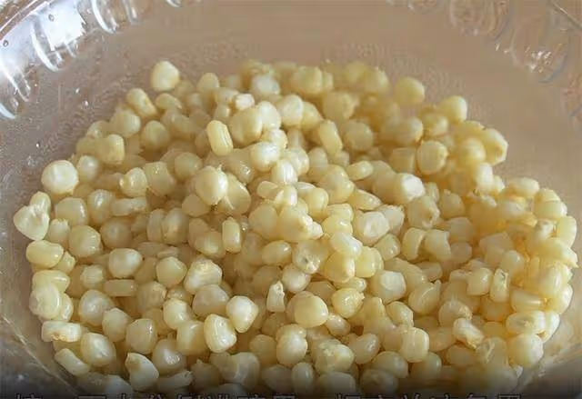 玉米教你新吃法,孩子隔三差五就想吃,筷子攪攪就搞定,營養解饞
