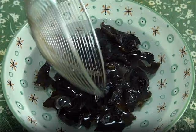 苦瓜和洋蔥真是絕配,秋冬天做一盤,開胃又去火,每次上桌都光碟