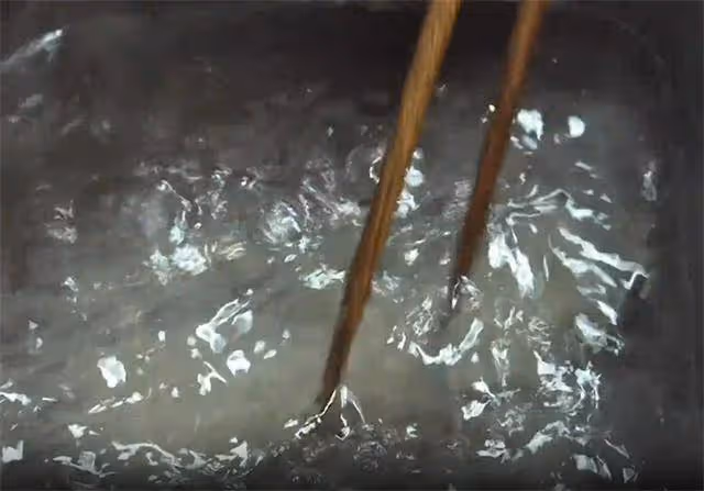 包菜炒粉條怎樣做才好吃?技巧全在這裡,難怪以前炒的粉條老粘鍋