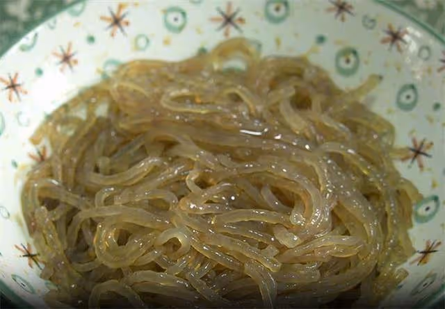 包菜炒粉條怎樣做才好吃?技巧全在這裡,難怪以前炒的粉條老粘鍋
