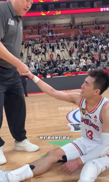 淚目!郭艾倫爆砍25分淚灑賽場:他們都說我打不了了,我還能打球!