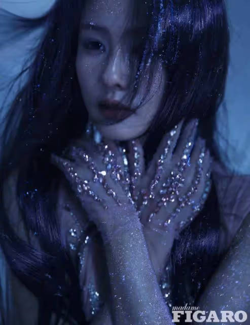 白鹿最新雜誌寫真美爆了!雪膚玉貌明艷冷冽太性感了