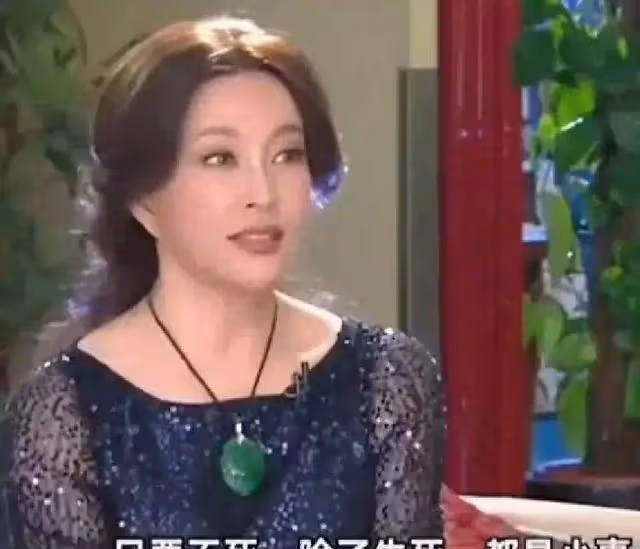 劉曉慶出軌小20歲男友,語音聲音很嗲,讓情人把彈藥留著給自己用