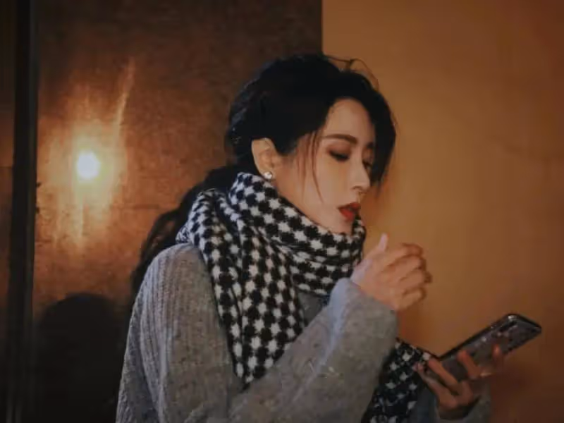 同窗大紅大紫,「班花」曾黎卻不溫不火,事業愛情都被美貌拖累了?