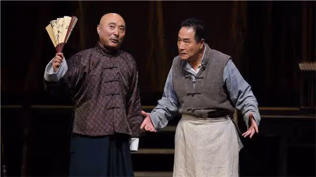 「小品之王」陳佩斯:16年不上央視,6年間催兒子連生4娃,近況如何?