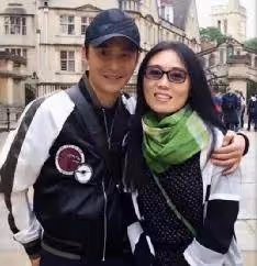 娶大15歲妻子,恩愛至今未再育,待繼女如親生的他,當真完美?