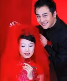 娶大15歲妻子,恩愛至今未再育,待繼女如親生的他,當真完美?