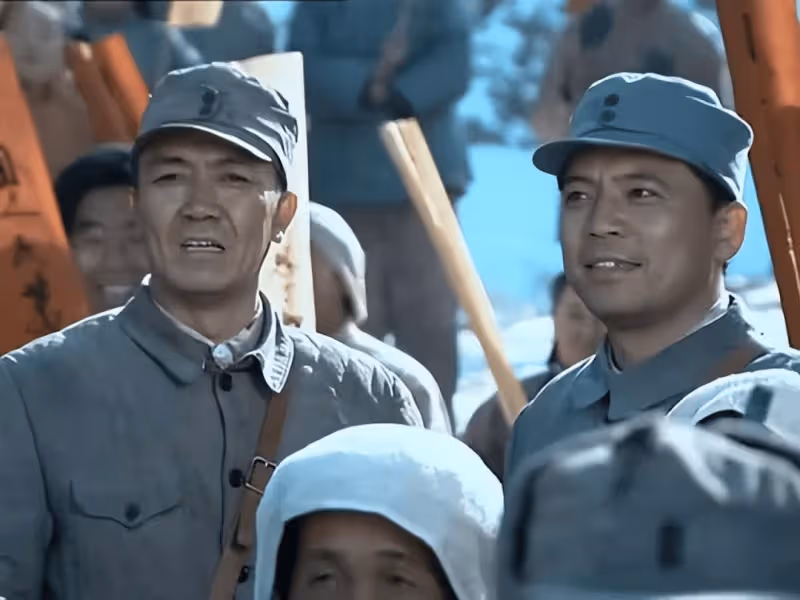 大膽拒絕鞏俐,《亮劍》爆紅至今無緋聞,看到他妻子是誰終於理解