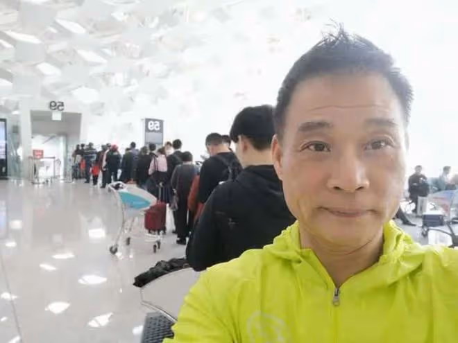 68歲TVB綠葉公廁旁吃飯令網友驚訝，年輕時兩個月工資買到房子