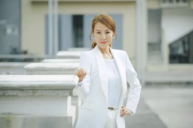 TVB知名女星驚喜亮相台慶劇,52歲保養得宜被封圈內小富婆,至今仍然單身