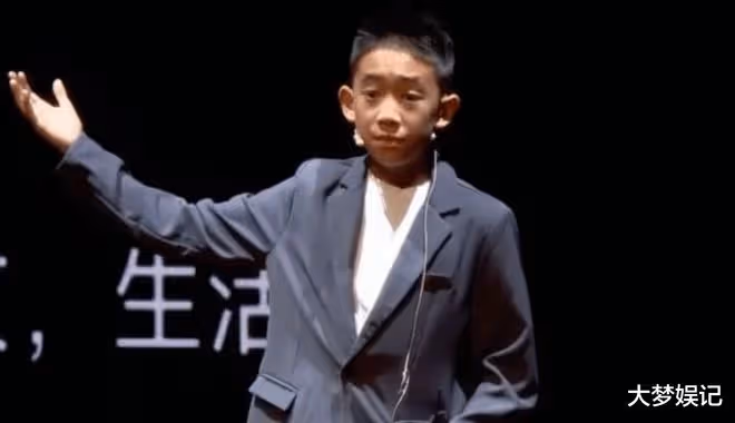 陳小春兒子演講「星二代壓力⭢動力」!自信語氣配動作颱風超穩