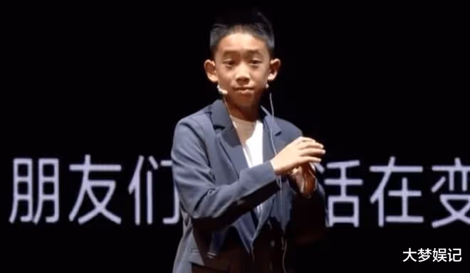 陳小春兒子演講「星二代壓力⭢動力」!自信語氣配動作颱風超穩