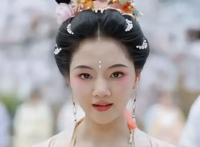 任敏《錦繡安寧》妝容惹議,與王祖藍撞臉,幕後故事竟源自真實
