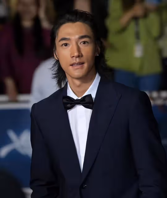 皮相相似,但骨相差了一大截,這兩位男星共用一張臉,卻天差地別