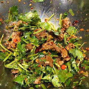 好吃到讓人顫抖的香菜拌牛肉