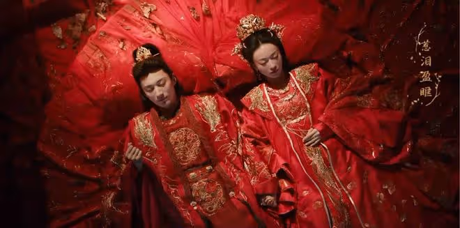 《春花焰》大結局:開頭一群人,結局一堆墳
