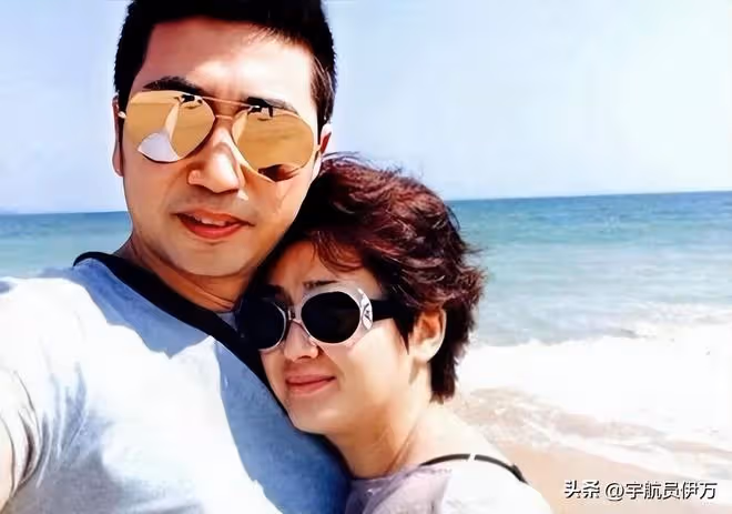 沙寶亮與朱娜離婚多年:他再次找到真愛,她卻在巔峰期為愛退圈