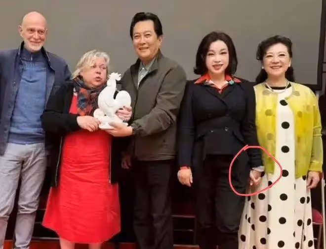 劉曉慶被曝多次出軌,前夫離婚後依然愛她,好友王馥荔近況太催淚
