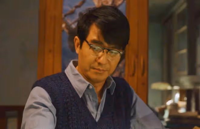 《小巷人家》黃玲到死都不知,莊超英真的是「愚孝」?他只是自私