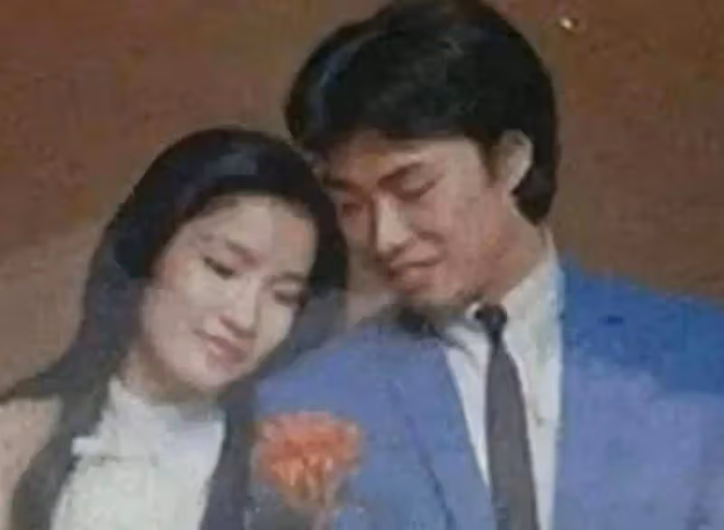 26歲的費玉清在女友家洗澡,女友說:「不要把洗澡水倒掉,我們全家都要用!」