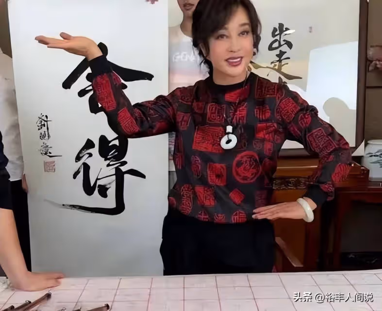 曝劉曉慶疑回應出軌風波!與四婚老公仍未離婚,霸氣言語被贊女王