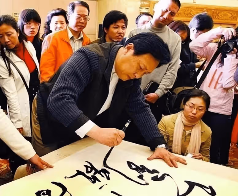 這一次,71歲的老藝術家唐國強,終於要為他的行為買單