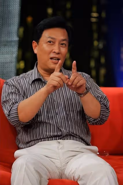 這一次,71歲的老藝術家唐國強,終於要為他的行為買單
