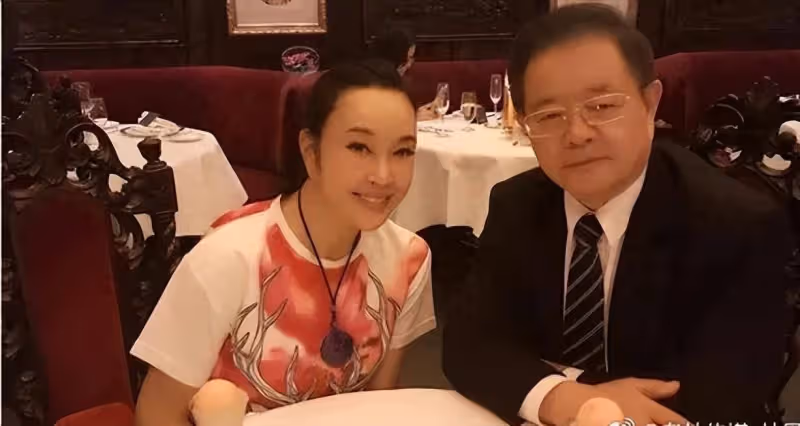 劉曉慶與王曉玉沒離婚!知情人爆料:兩人過著正常的婚姻生活