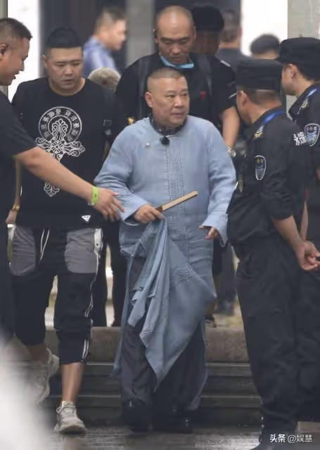與郭德綱同日開直播，曹雲金感謝恩師的培養，師徒和解再推進一步