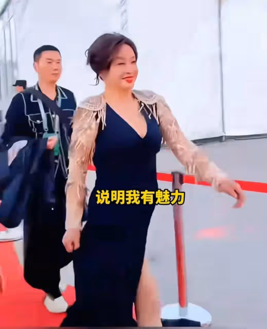 知情人爆劉曉慶和第四任丈夫並未離婚感情穩定,一起為劉曉慶慶生