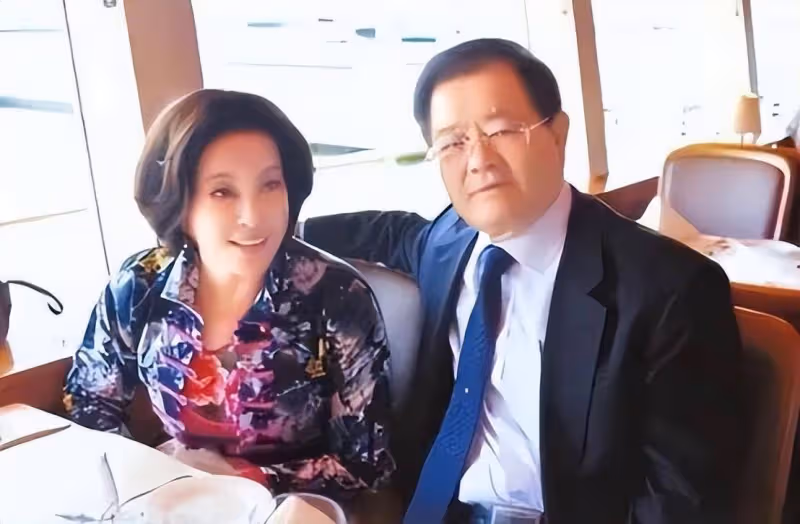 看了劉曉慶近10年的照片,才知道她身材好好,難怪讓前任念念不忘