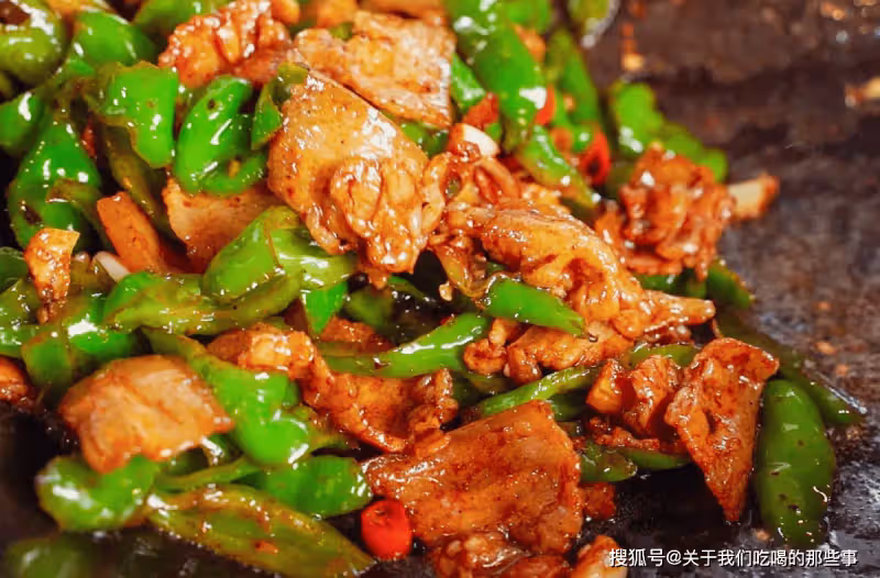 做辣椒炒肉,切記不要直接炒!多做「2步」,香辣十足,超級下飯