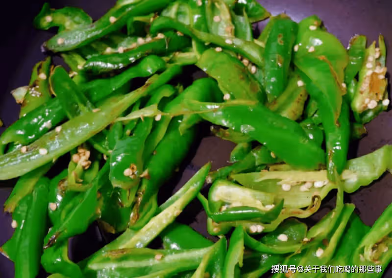 做辣椒炒肉,切記不要直接炒!多做「2步」,香辣十足,超級下飯