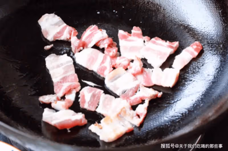 做辣椒炒肉,切記不要直接炒!多做「2步」,香辣十足,超級下飯