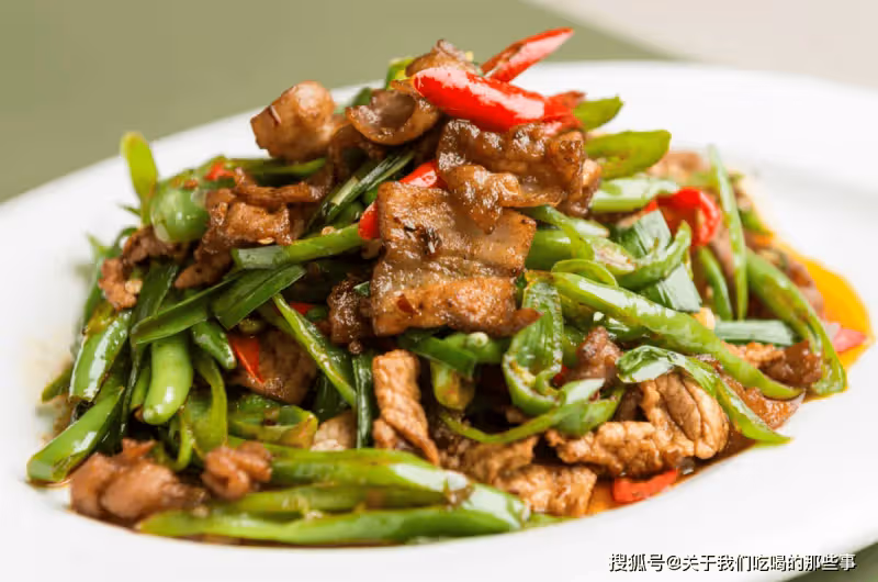 做辣椒炒肉,切記不要直接炒!多做「2步」,香辣十足,超級下飯
