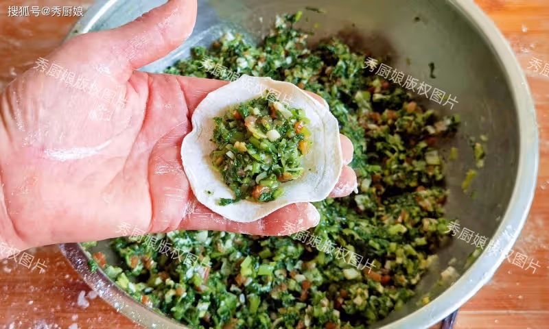 秋天,這菜使勁吃,一潤肺、二護眼、三健脾、四通便,包餃子真香