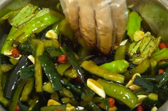 私藏30年腌制黃瓜的經驗和配方,1小時能吃,清脆爽口,5斤不夠吃