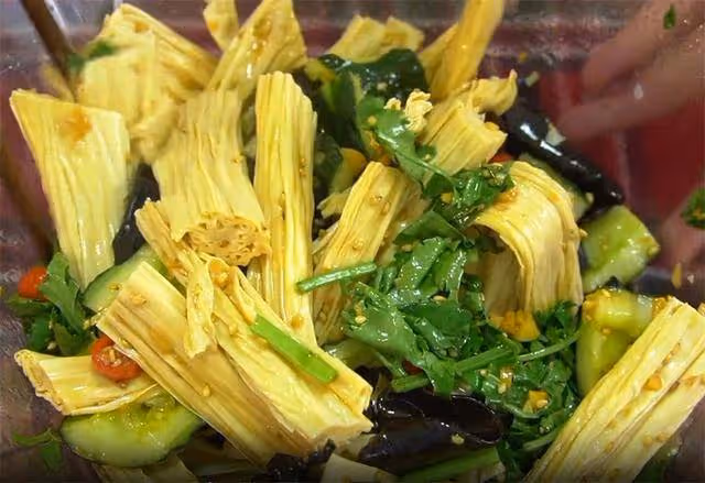 秋天很火的腐竹做法,飯店賣28一盤,在家成本不到4元,拿肉不換