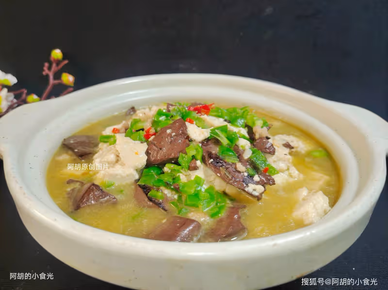 豆腐和它天生一對,比大魚大肉強!簡簡單單燜一鍋,特軟嫩、燙嘴也要搶著吃