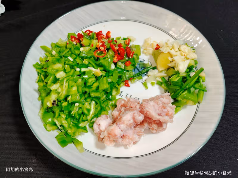 豆腐和它天生一對,比大魚大肉強!簡簡單單燜一鍋,特軟嫩、燙嘴也要搶著吃