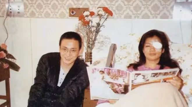 62歲港星湯鎮業風光嫁女,可26歲為他自殺的翁美玲,卻再也回不來